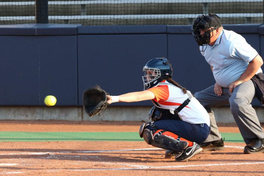 Illinois%E2%80%99+Jess+Perkins+reaches+out+to+catch+the+pitch+during+the+softball+game+vs.+Wisconsin+at+Eichelberger+Field+on+April+17.%C2%A0