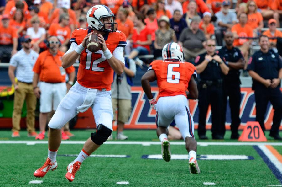 Illinois%E2%80%99+Wes+Lunt+looks+to+pass+the+ball+during+the+game+against+Texas+State+at+Memorial+Stadium+on+Sept.+20%2C+2014.