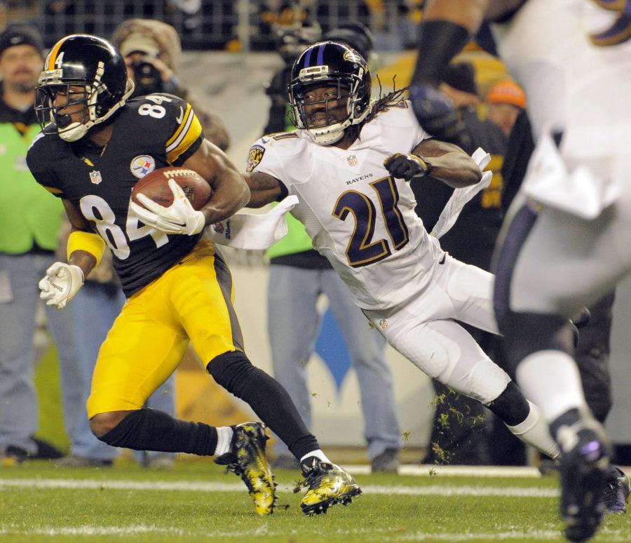 Pittsburgh Steelers wide receiver Antonio Brown (84) eludes Baltimore Ravens cornerback Lardarius Webb (21) for the teams first conversion of the game during the first quarter on Sunday, Nov. 2, 2014, at Heinz Field in Pittsburgh. (Karl Merton Ferron/Baltimore Sun/MCT)