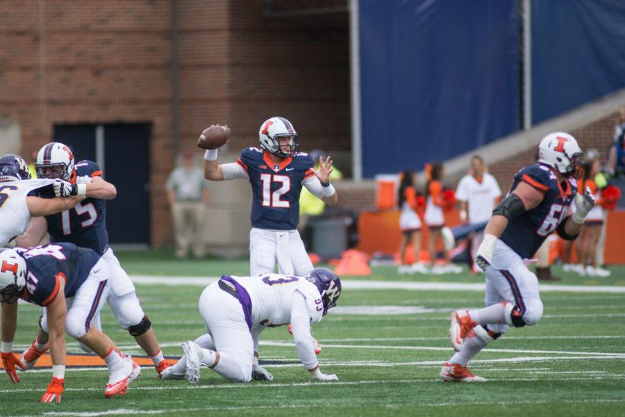 Wes Lunt (12) sets up to throw a pass in Illinois game vs. Western Illinois.