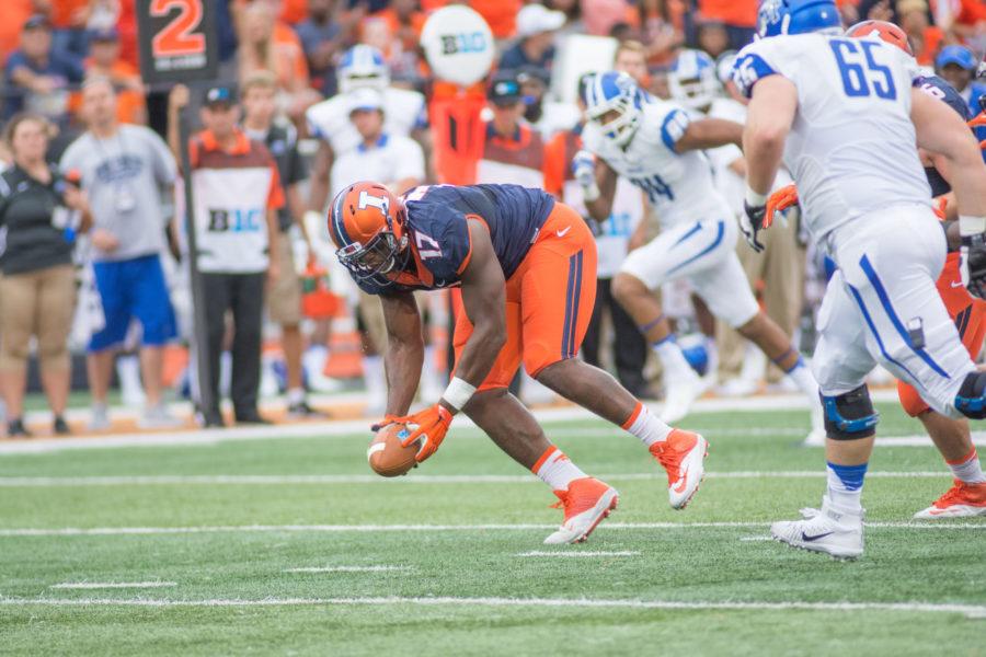 Illinois Jihad Ward picks up a loose ball during the Illinis 27-25 win over Middle Tennessee State at Memorial Stadium on Sept. 26.