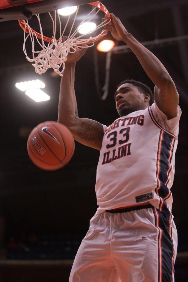 Austin Yattoni The Daily Illini Illinois Mike Thorne Jr.(33) dunks the ball during the game against Chattanooga at the Prairie Capital Convention Center in Springfield, Illinois, on Saturday, November 21, 2015. The Illini lost 81-77.