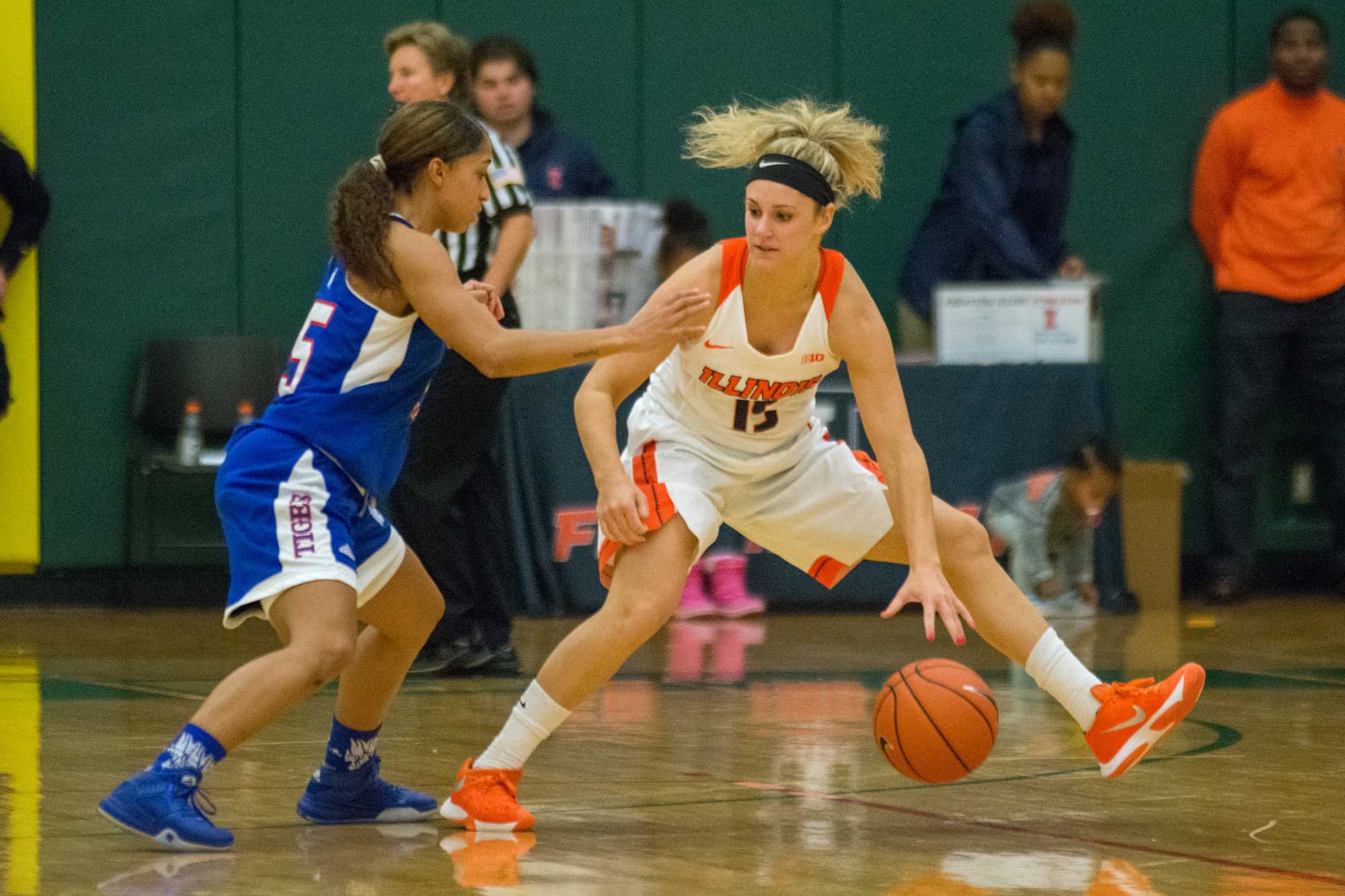 Illinois women’s basketball hits road for first time this year The