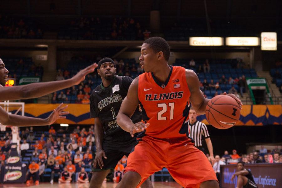 Illinois Malcolm Hill(21) looks to pass the ball during the game against Chicago State at the Prairie Capital Convention Center in Springfield, Illinois, on Monday, November 23, 2015. The Illini won 82-79.