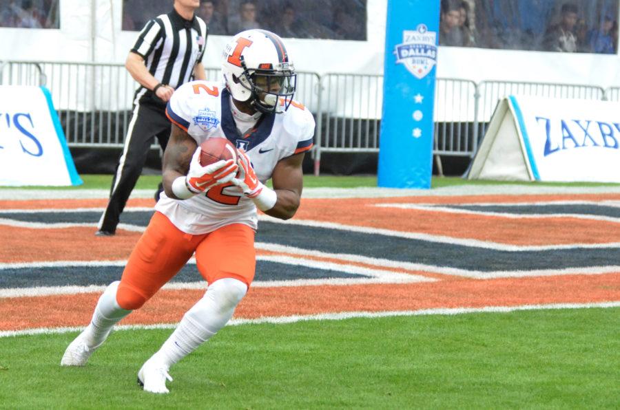Illinois VAngelo Bentley (2) returns a punt during the Zaxbys Heart of Dallas Bowl against Louisiana Tech at Cotton Bowl Stadium in Dallas, Texas on Friday, Dec. 26, 2014. The Illini lost 35-18.