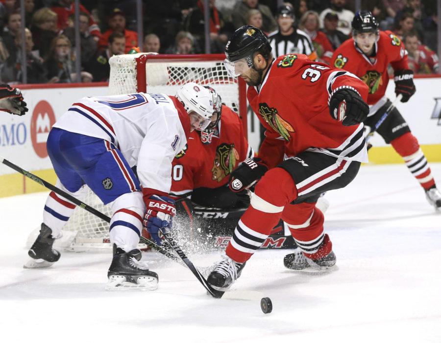 Chicago Blackhawks defenseman Michal Rozsival (32) gets the puck away from Montreal Canadiens center Torrey Mitchell (17) during the second period on Sunday, Jan. 17, 2016, at the United Center in Chicago. (Nuccio DiNuzzo/Chicago Tribune/TNS)
