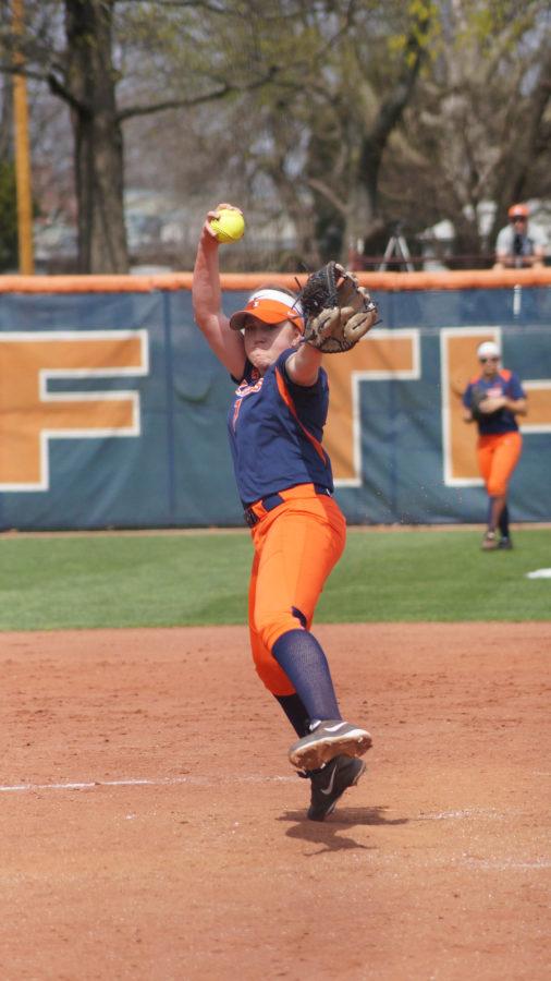 Illinois Jade Vecvanags (7) pitches the ball during the softball game v. Wisconsin at Eichelberger Field on Saturday, Apr. 18, 2015. Illinois won 5-3.