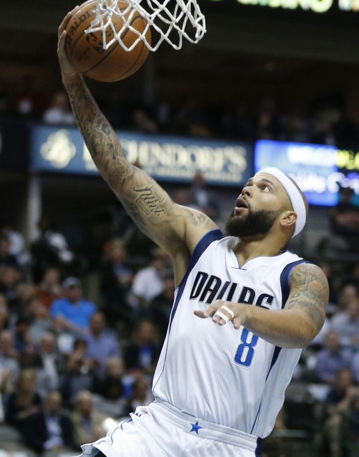 Dallas Mavericks guard Deron Williams (8) shoots the ball during the first half on Monday, March 7, 2016, at the American Airlines Center in Dallas. (Andy Jacobsohn/Dallas Morning News/TNS)