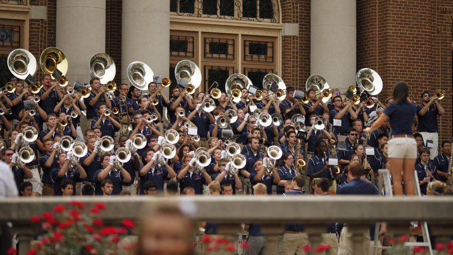 The+Marching+Illini+perform+at+Quad+Day+on+Aug.+26%2C+2012.