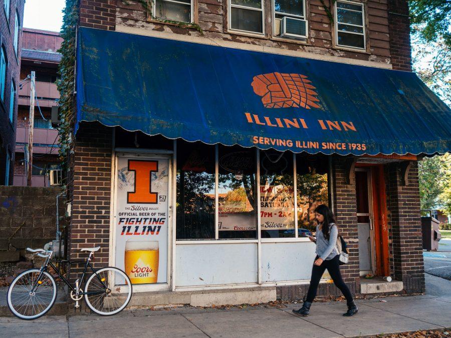 A student walks past the exterior of the Illini Inn, located on 4th St.
