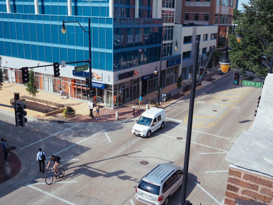 Cars pass the intersection of Sixth and Green Street while students wait to pass. Opinions editor Tyler writes about campus life during breaks and what students can look forward to when campus is much less busy.