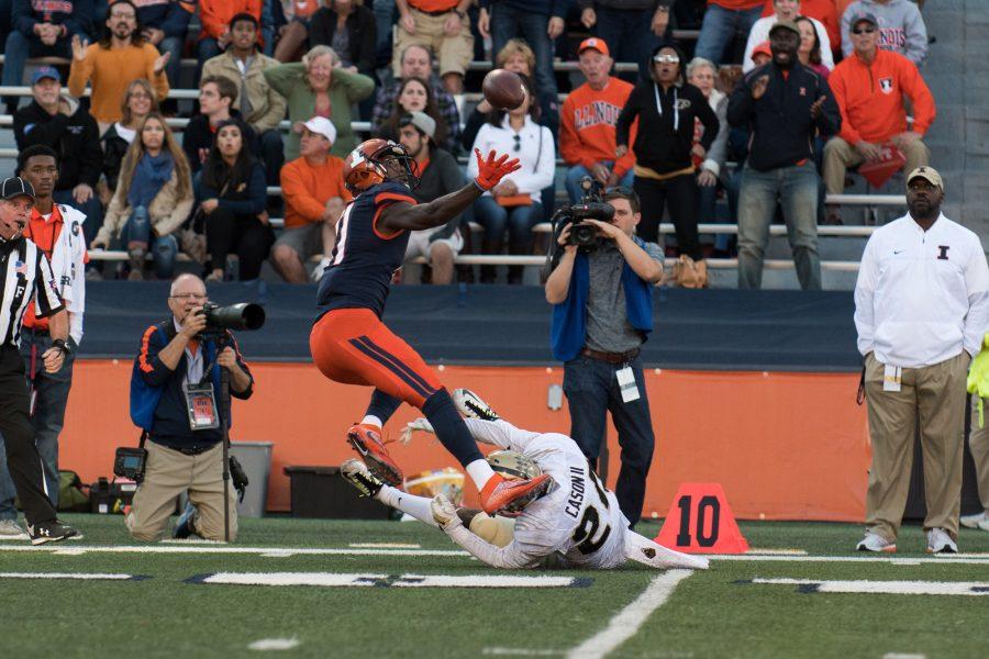 Illinois+wide+reciever+Malik+Turner+catches+a+tipped+pass+during+the+game+against+Purdue+at+Memorial+Stadium+on+October+8.+The+Illini+lost+34-31.