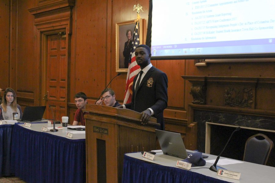 Ron Lewis addresses Illinois Student Senate Meeting on Wednesday night at the Union. 