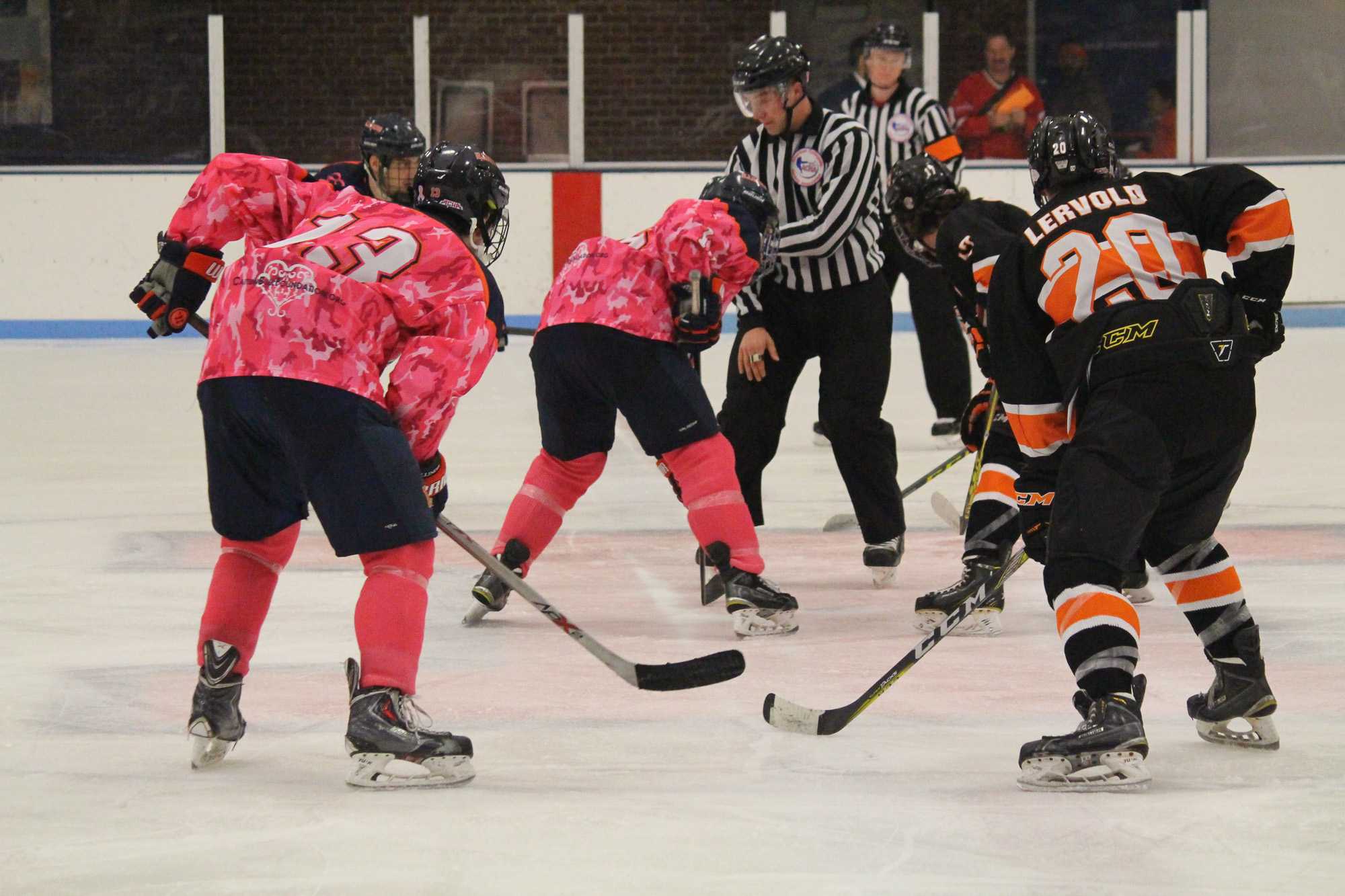 Illinois hockey looks to pull off upset on the road this weekend | The