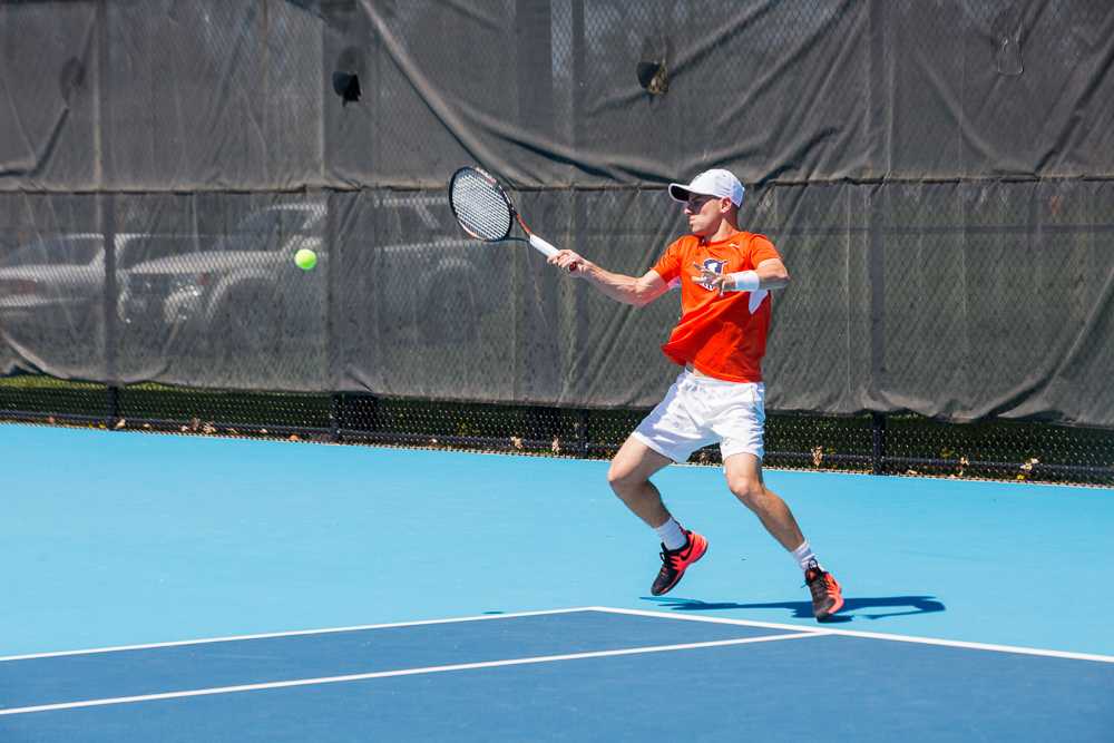 Aron Hiltzik takes fighter's mindset to the tennis court - The Daily Illini