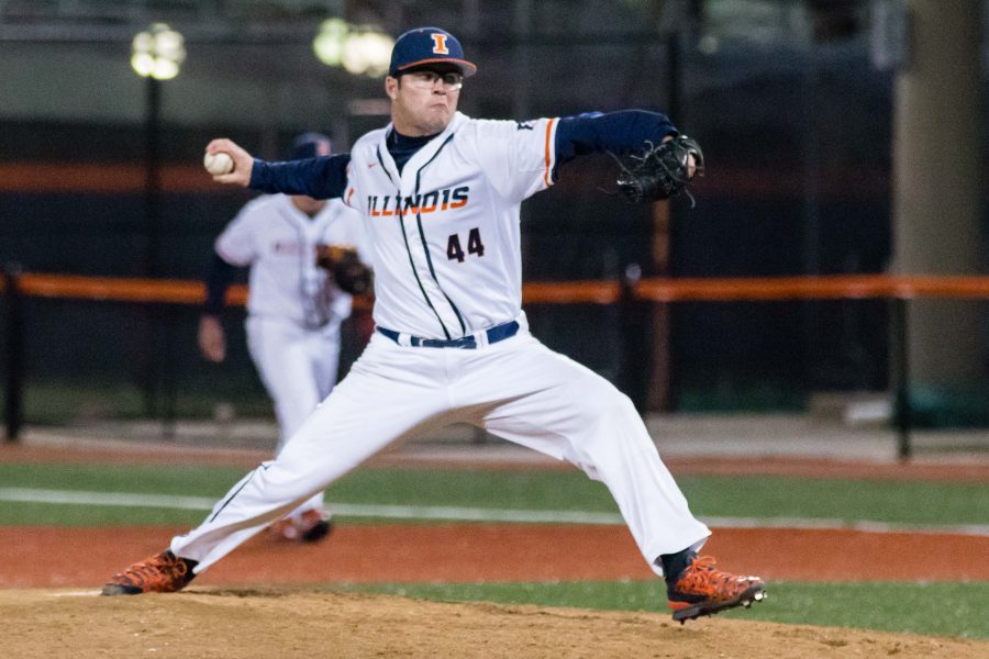 Illinois’ Quentin Sefcik pitches in the game against ISU on April 12.