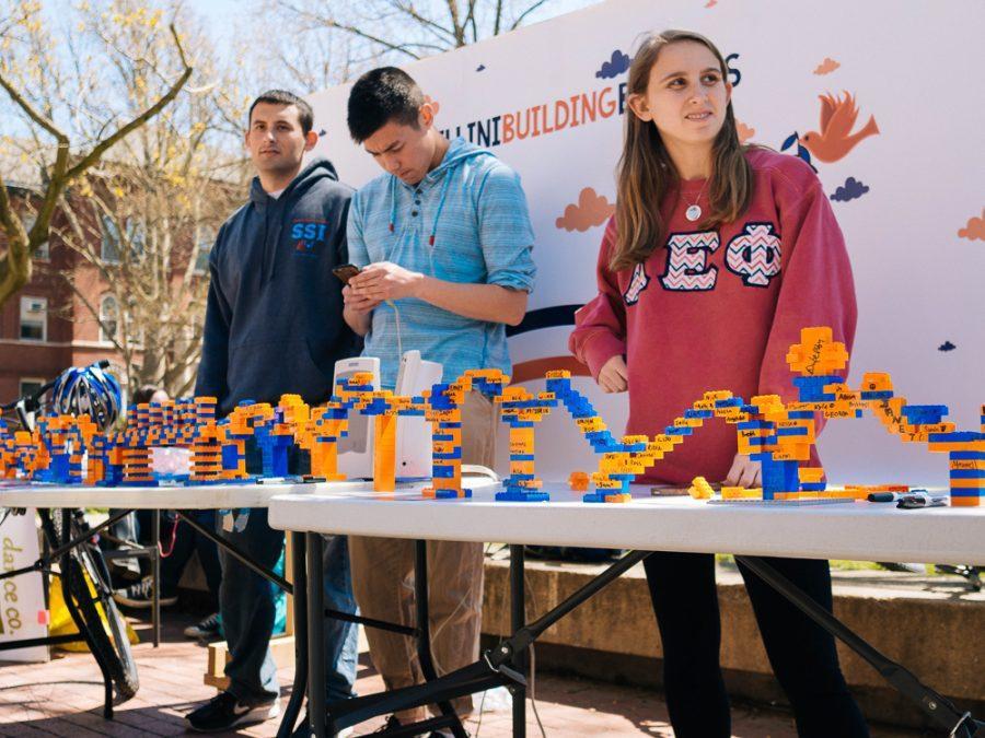 Members of Illini Building Bridges, a newfound RSO, educating the campus about their desire to open a cross-cultural dialogue for all groups on the Main Quad. Wendnesday, April 13, 2016.