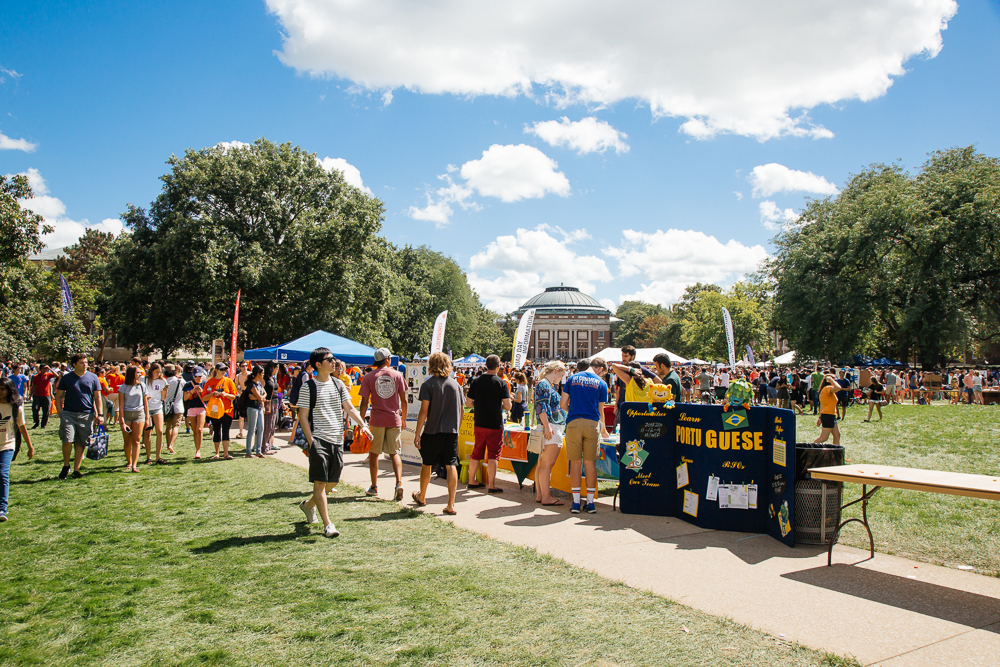 Students coming out to enjoy Quad Day on Aug. 21, 2016. Quad Day is just one of the many ways new students can meet new people on campus, writes managing editor for online Rachael.