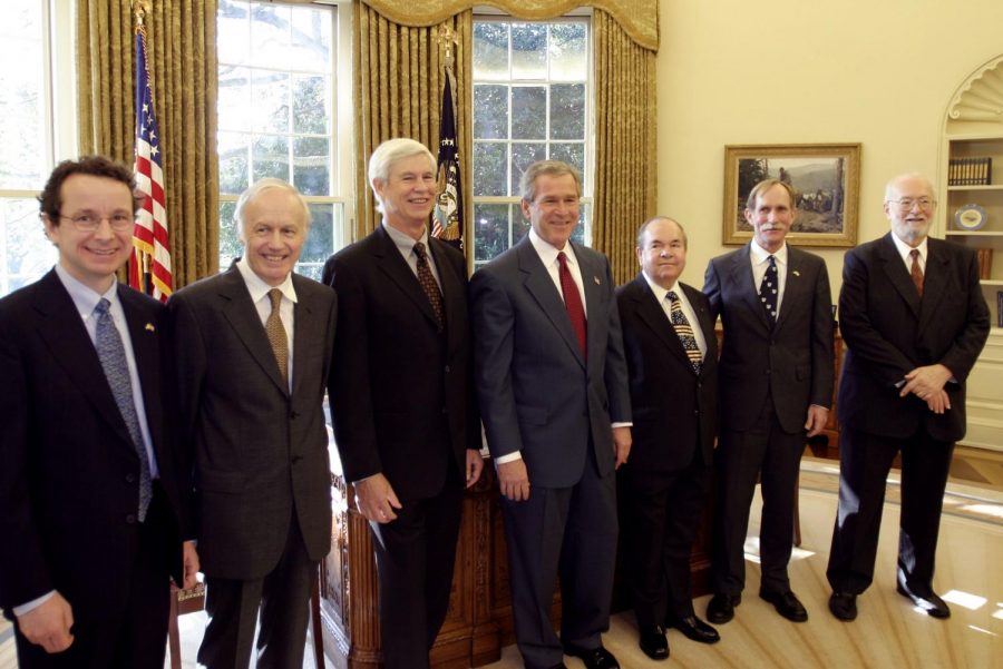 President+George+W.+Bush+stands+with+2003+Nobel+Prize+winners%2C+including+Paul+C.+Lauterbur+%28far+right%29.