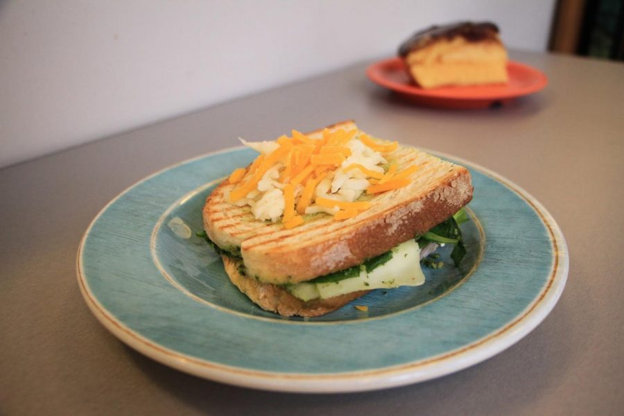 It’s time to take your sandwich game up a notch! Mixing up your food and trying new combinations is a good way to change the monotony of your dining hall experience. Here is a caprese sandwich that is topped with shredded cheddar and mozzarella. In the background a Boston cream pie dessert!