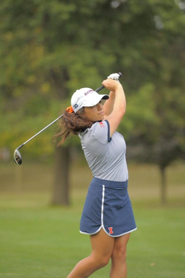 Senior+Dana+Gattone+takes+a+swing+of+her+Callaway+club.+The+Illini+golfers+carry+their+clubs+and+so+much+more+onto+the+course.