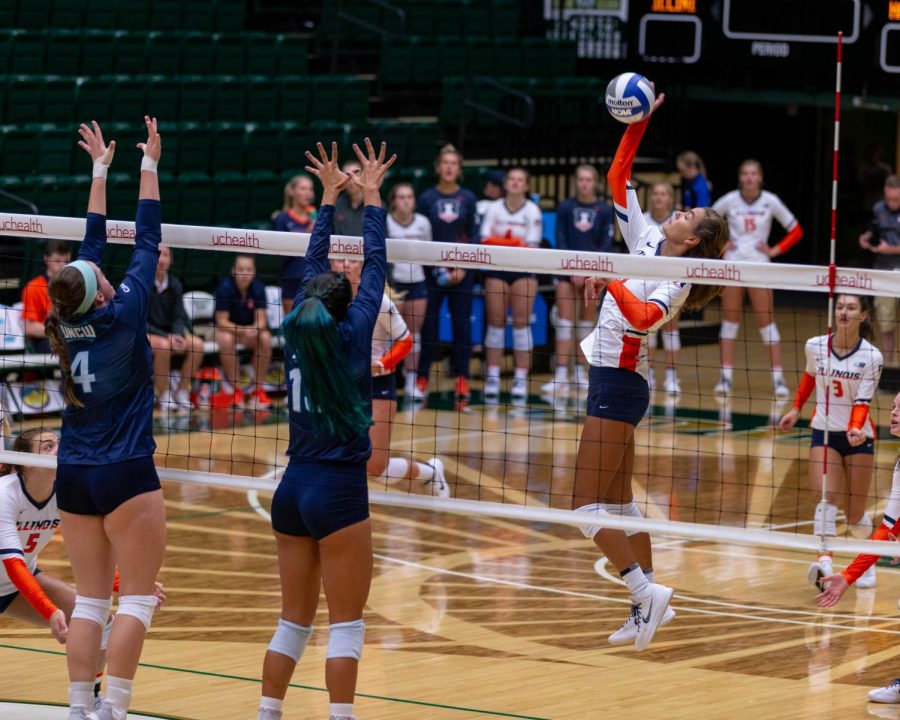 Illinois volleyball played against the University of North Carolina-Wilmington at the Colorado
State Torunament on Friday. The Illini won 3-0 and went on to sweep the tourney as the team
looks to expand on a 2017 season that took them to the Sweet 16. 