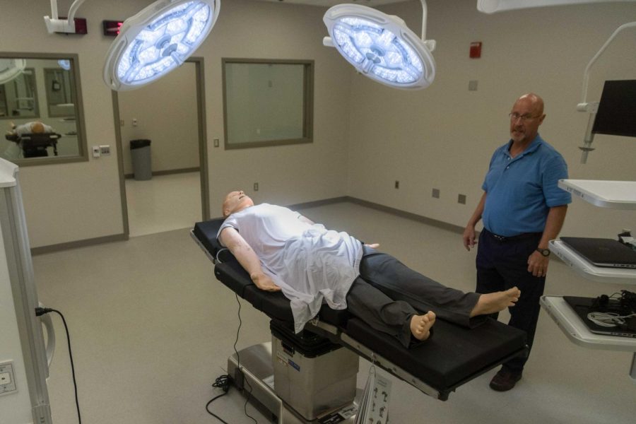 The Jump Simulation Center of cially opened its doors to students on campus on July 27. The center offers medical students
realistic settings and equipment to help them get used to working in a hospital environment.