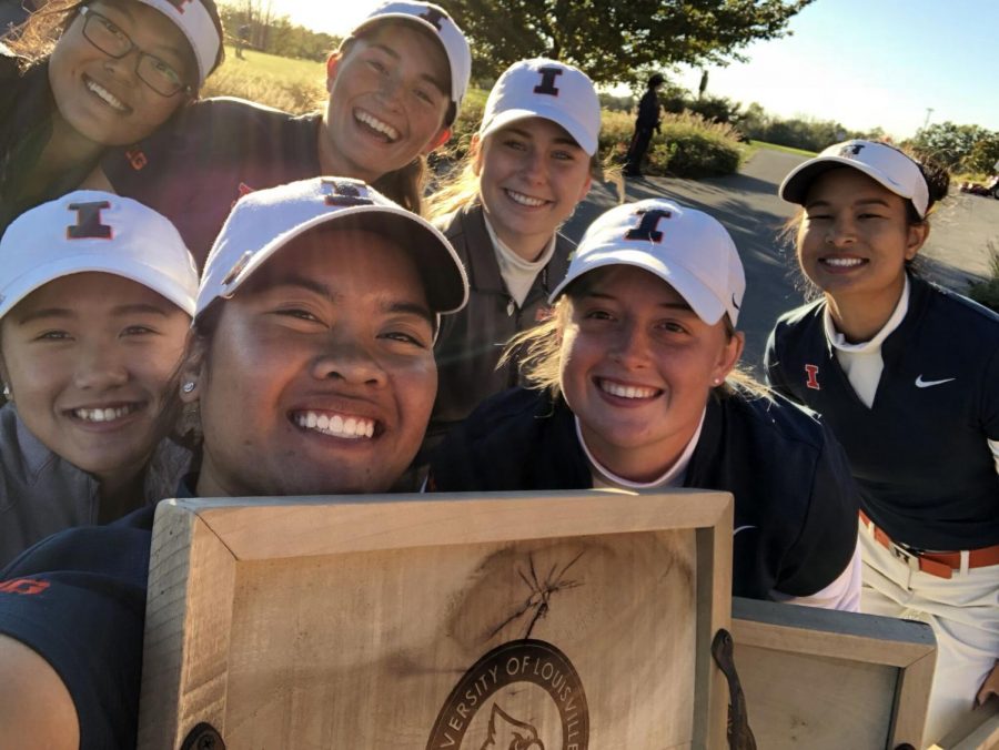 The+Illini+women%E2%80%99s+golf+team+poses+for+a+picture+after+taking+home+a+first-place+victory+at+the+Cardinal+Cup+in+Louisville%2C+Kentucky.+on+Oct.+21.+