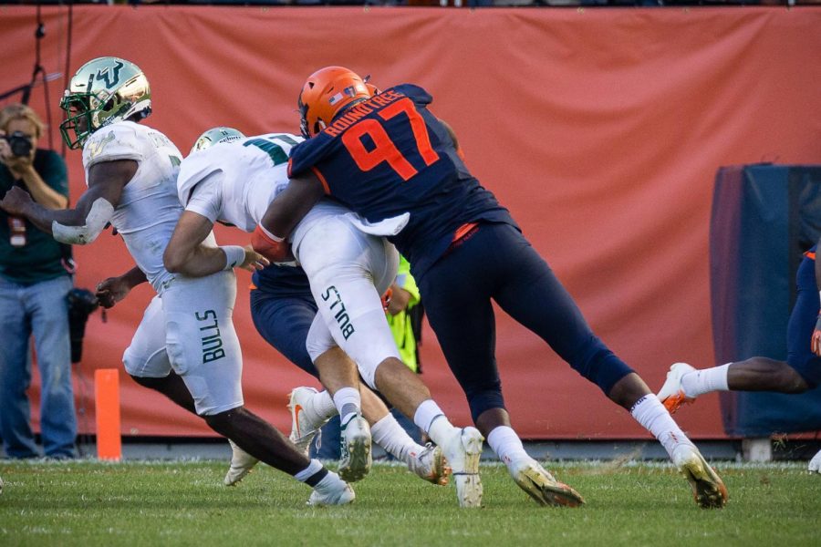 Illinois+defensive+lineman+Bobby+Roundtree+%2897%29+makes+a+sack+during+the+game+against+USF+at+Soldier+Field+on+Saturday%2C+Sept.+15%2C+2018.+The+Illini+lost+25-19.