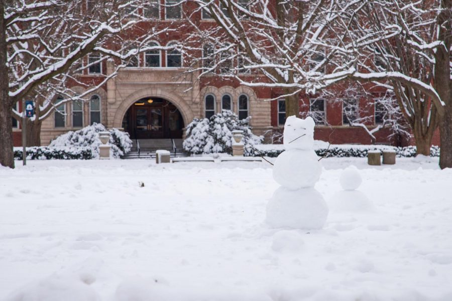 A snowman on the Main Quad stands in front of the Noyes Laboratory of Chemistry on Jan. 13.
