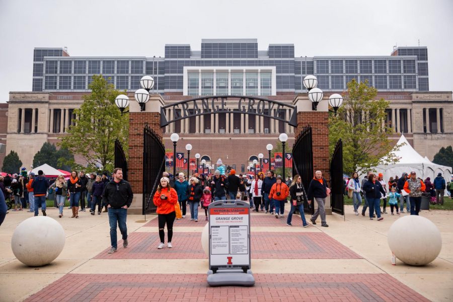 Illini+football+fans+fill+Grange+Grove+before+the+game+against+Purdue+at+Memorial+Stadium+on+Oct.+13.