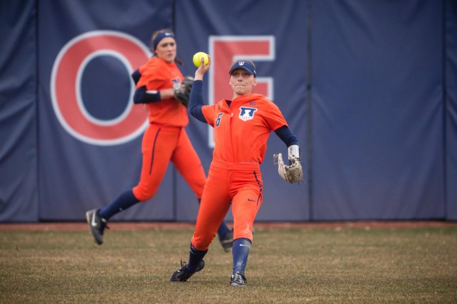 Illinois outfielder Kiana Sherlund (6) throws the ball in from center field during the game against Northwestern at Eichelberger Field on Wednesday, Mar. 28, 2018.