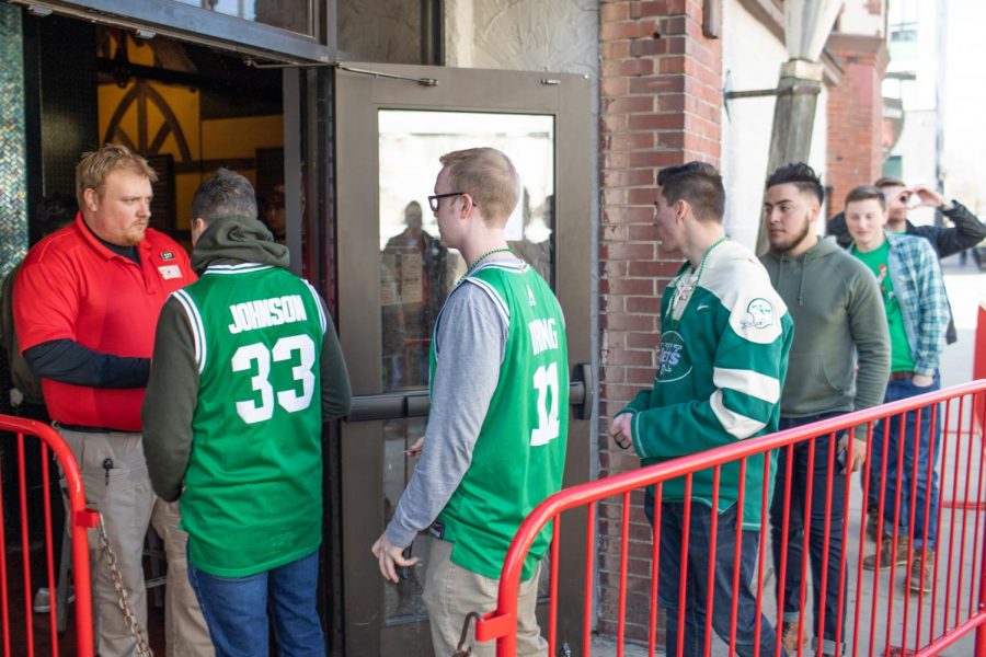 Students wait to enter the Red Lion on March 1 for Unofficial. 