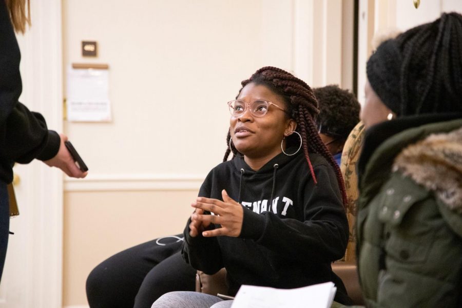 Olayemi Adebayo, junior in LAS, discusses her experience writing a letter to a prisoner on Tuesday. Students are reforming the Volunteer Illini Projects program after it was disbanded several years ago. 