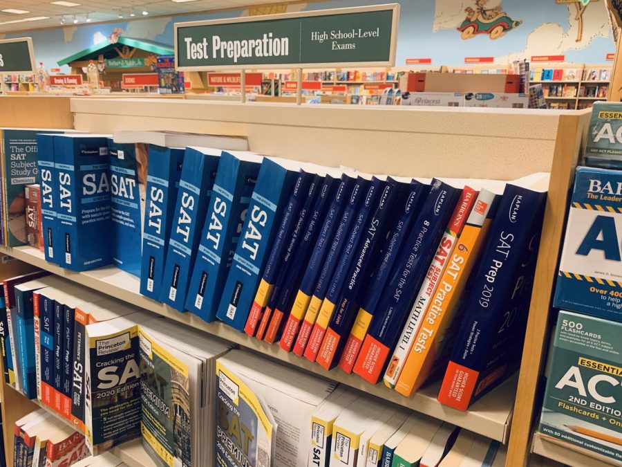 
Books intended for SAT preparation sit on a shelf at Barnes and Noble on May 22. The College Board recently announced the Environmental Context Dashboard, a tool intended to measure social and economic adversity on college applicants’ backgrounds.
