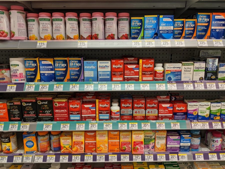 Bottles+of+vitamins+are+displayed+in+an+aisle+at+Walgreens+on+Thursday.+Columnist+Alice+demands+the+FDA+begin+regulating+vitamins+to+ensure+consumer+safety.