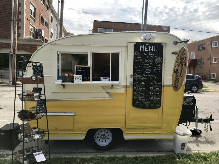 The+new+Just+BEE+Aca%C3%AD+food+truck+is+parked+on+Goodwin+Avenue+and+Oregon+Street.+The+food+truck+has+been+soaring+in+popularity+ever+since+its+launch+this+summer.