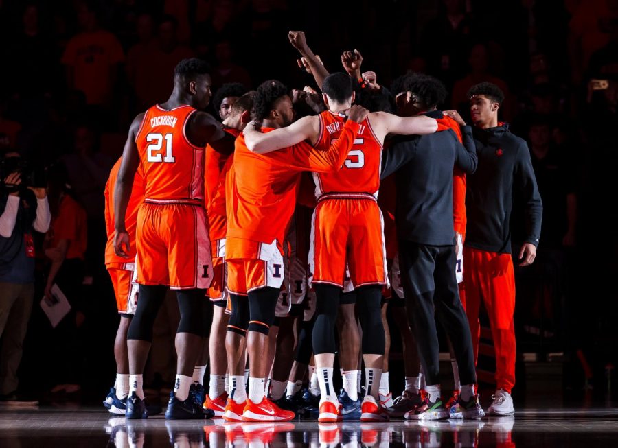 The+Illini+basketball+team+gathers+in+a+huddle+before+tip-off+on+Dec.+14+at+State+Farm+Center.+