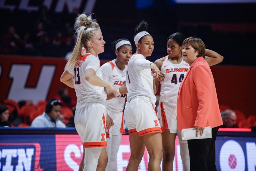 The+Illini+join+in+a+huddle+during+their+game+against+Indiana+on+Feb.+13.+Illinois+lost+the+game+59-54.