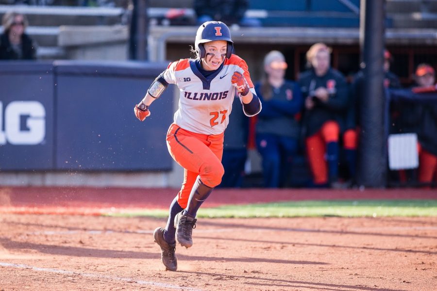 Illinois shortstop Katie Wingerter  runs to first during the game against Eastern Illinois at Eichelberger Field on March 26, 2019.