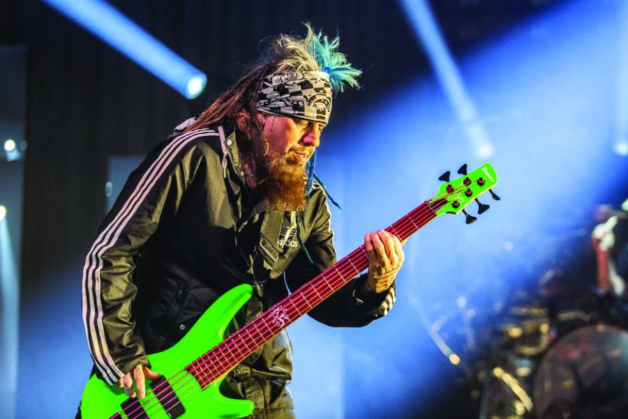 Fieldy of Korn performing during the band’s hit “Blind” in Rockford, Ill. Columnist Noah stands up for songwriters, claiming music listeners should give them thanks, too.