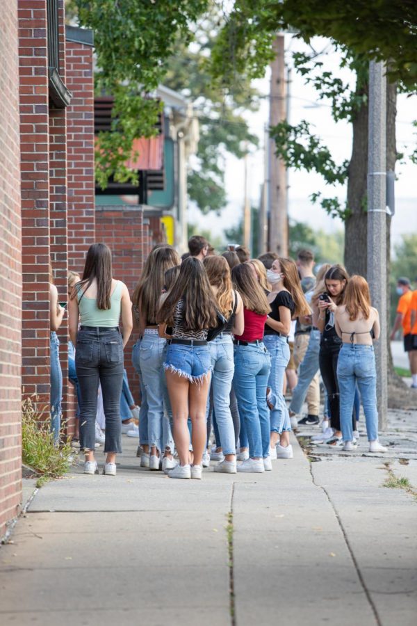 Students fill the sidewalk outside of Joe’s Brewery waiting to enter on Thursday afternoon. The line stretched from the front gate to Potbelly Sandwich Shop on Fourth street.