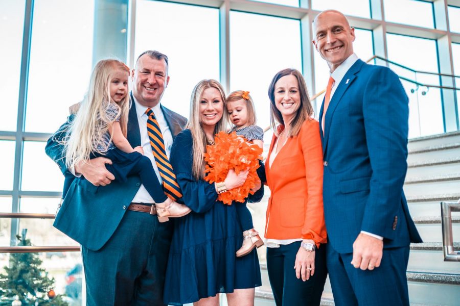 New+Illinois+head+coach+Bret+Bielema+and+his+family+pose+for+a+picture+with+Athletic+Director+Josh+Whitman+at+the+Smith+Center+on+Monday.