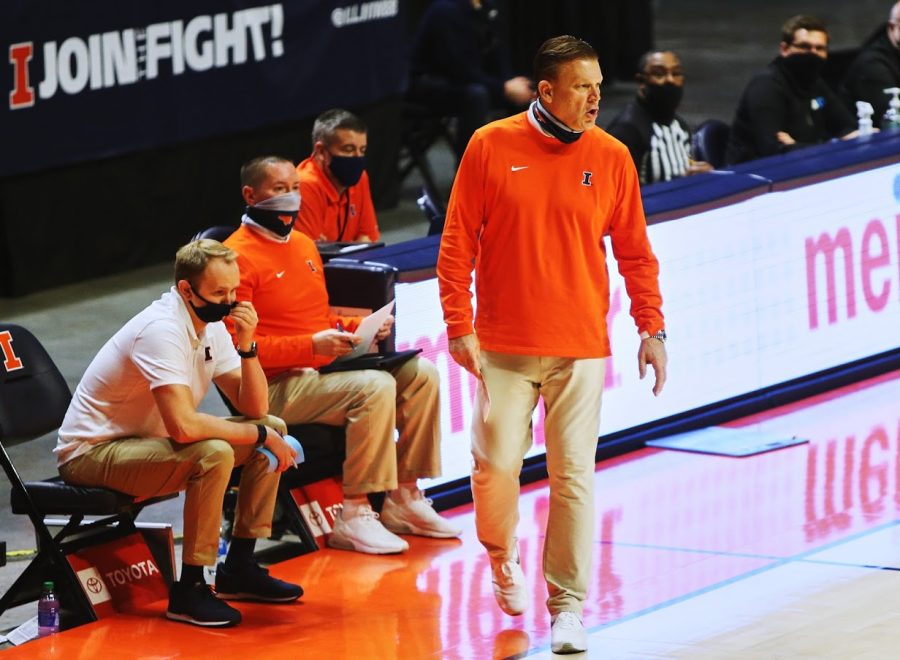 Illinois head coach Brad Underwood instructs his team from the sideline during the game against Minnesota on Tuesday. 