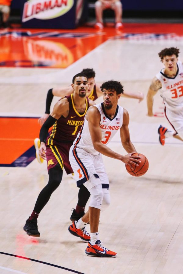 Jacob+Grandison+looks+to+pass+the+ball+in+Illinois+game+against+Minnesota+on+Dec.+15.+Grandisons+playing+time+increased+against+Penn+State+because+of+his+physicality+and+hustle+plays.