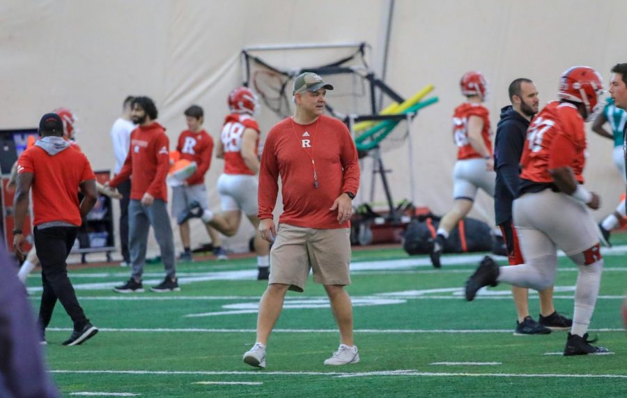 Andy Buh coaches at a Rutgers practice. Buh will work as the linebackers coach in the upcoming season for the Illinois football team.