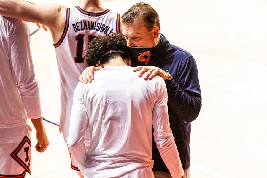 Illinois head coach Brad Underwood speaks with one of his players during the game against Wisconsin on Saturday. Illinois was set to face Michigan yesterday, but the game was postponed.