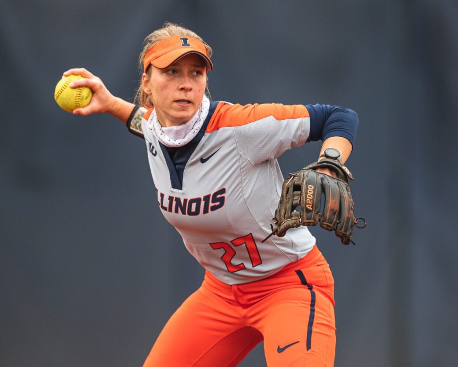 Senior+Katie+Wingerter+throws+the+ball+during+the+Orange+and+Blue+World+Series+on+Oct.+25.+The+Illinois+softball+team+split+its+double-header+against+Maryland+today.