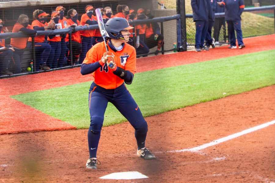Sophomore Kelly Ryono prepares to bat in a game against Minnesota on Friday. The Illinois softball team is preparing to face Wisconsin this weekend with the same mindset they had to previously beat Minnesota in their final series game. 