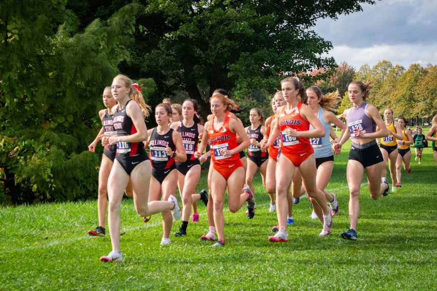 The+Illini+Cross+Country+team+runs+together+while+surpassing+other+opponents+during+the+Illini+Open+Oct.+22.+This+is+the+teams+first+and+only+home+meet+of+the+season.+